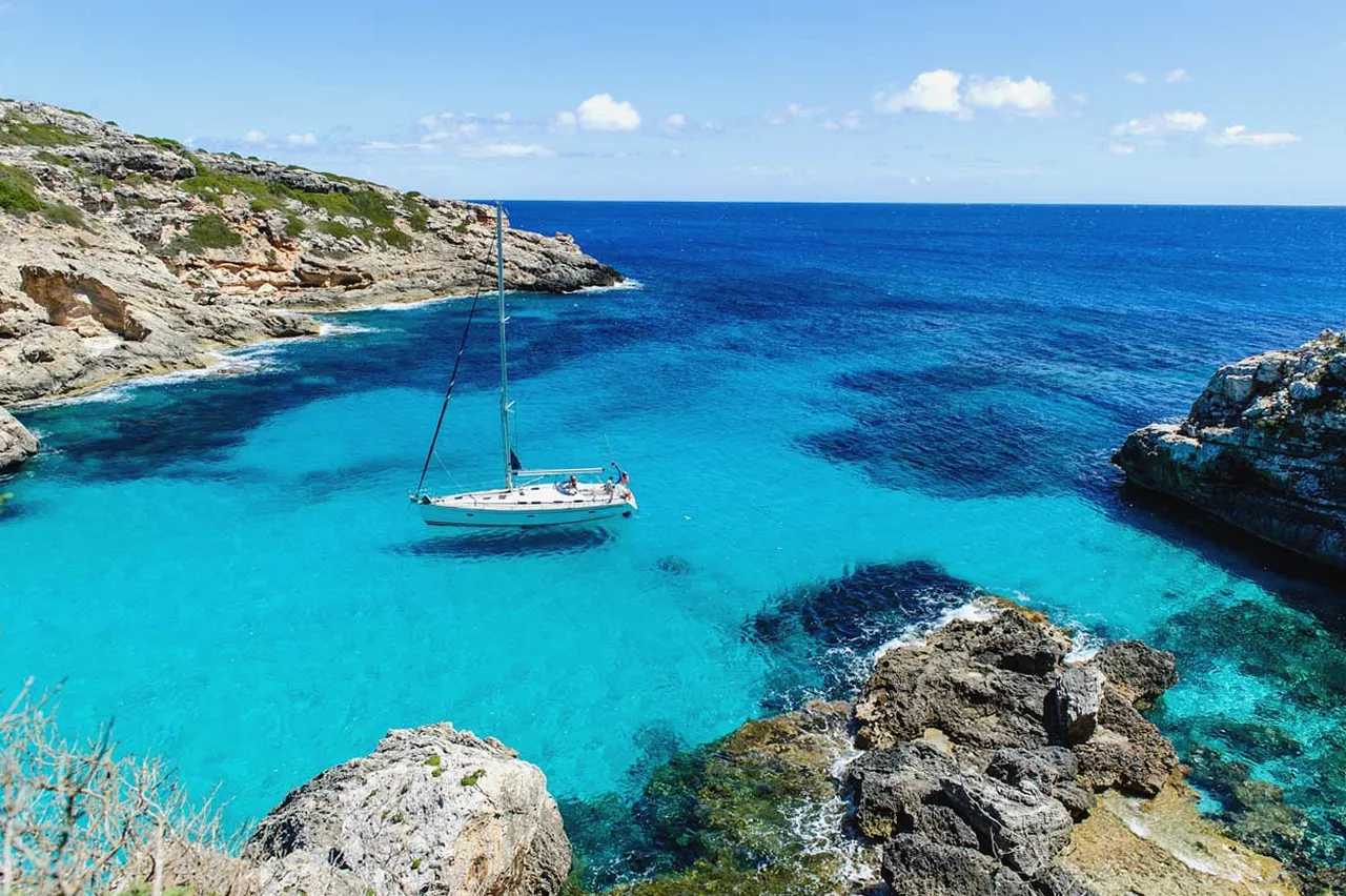 Barco disponible para alquiler en Almería, Andalucía